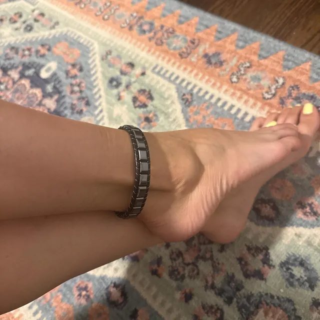 Éclipse Pure Hematite Bracelet worn by customer E — photo 5