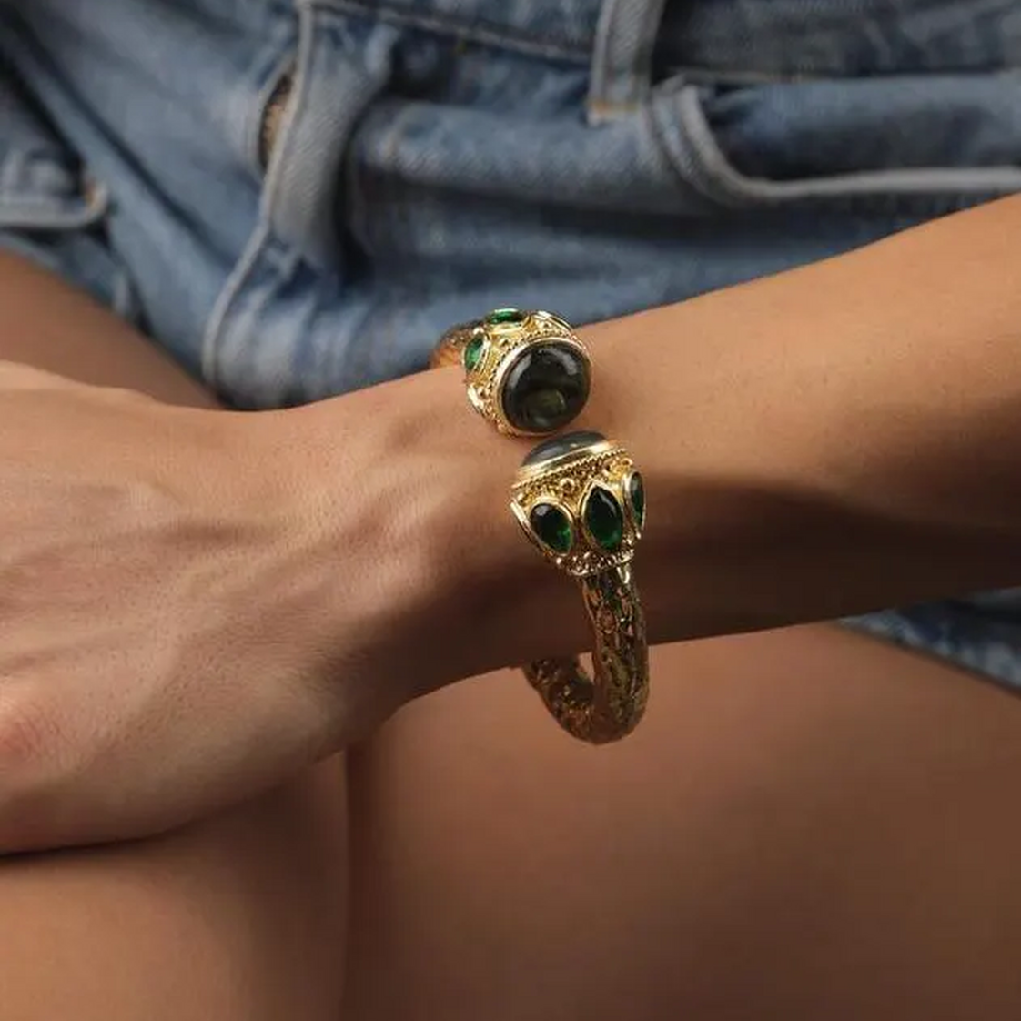 Réa Sculptural Aquamarine Gold Bangle