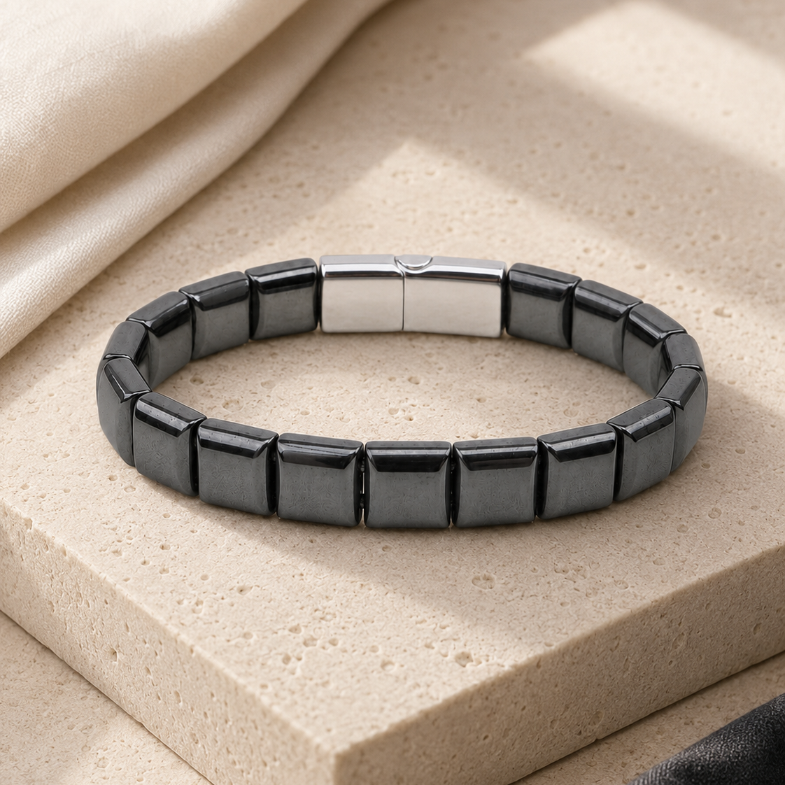 Éclipse Pure Hematite Bracelet