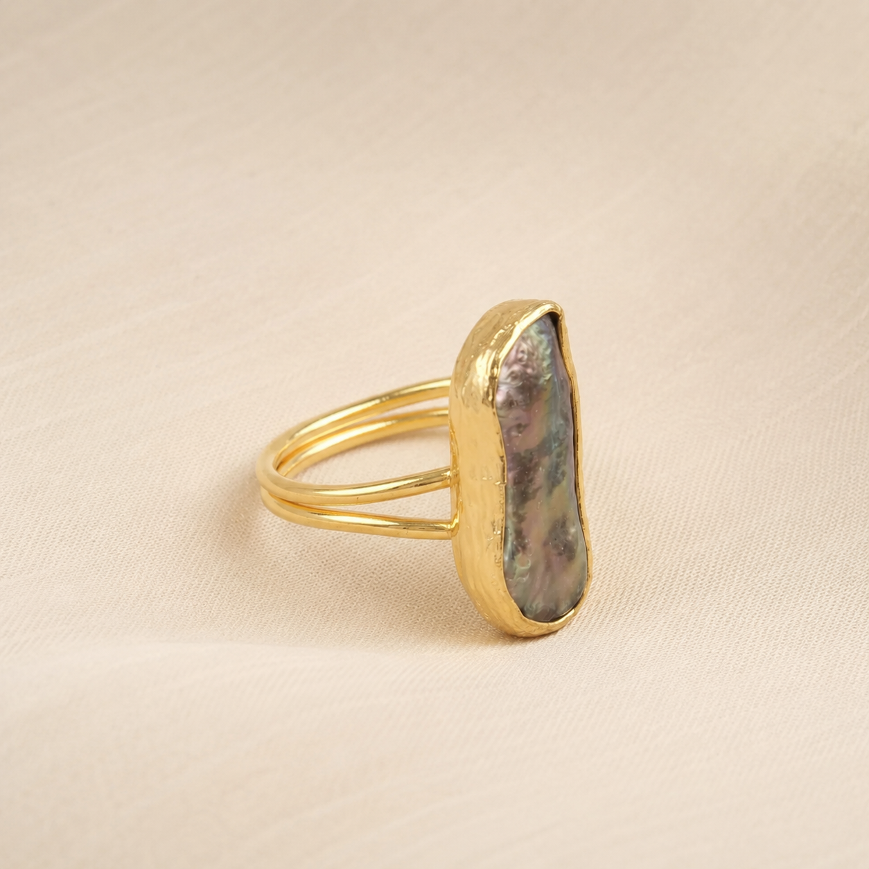 Black Pearl Minimal Ring in Gold(Freshwater Pearl)