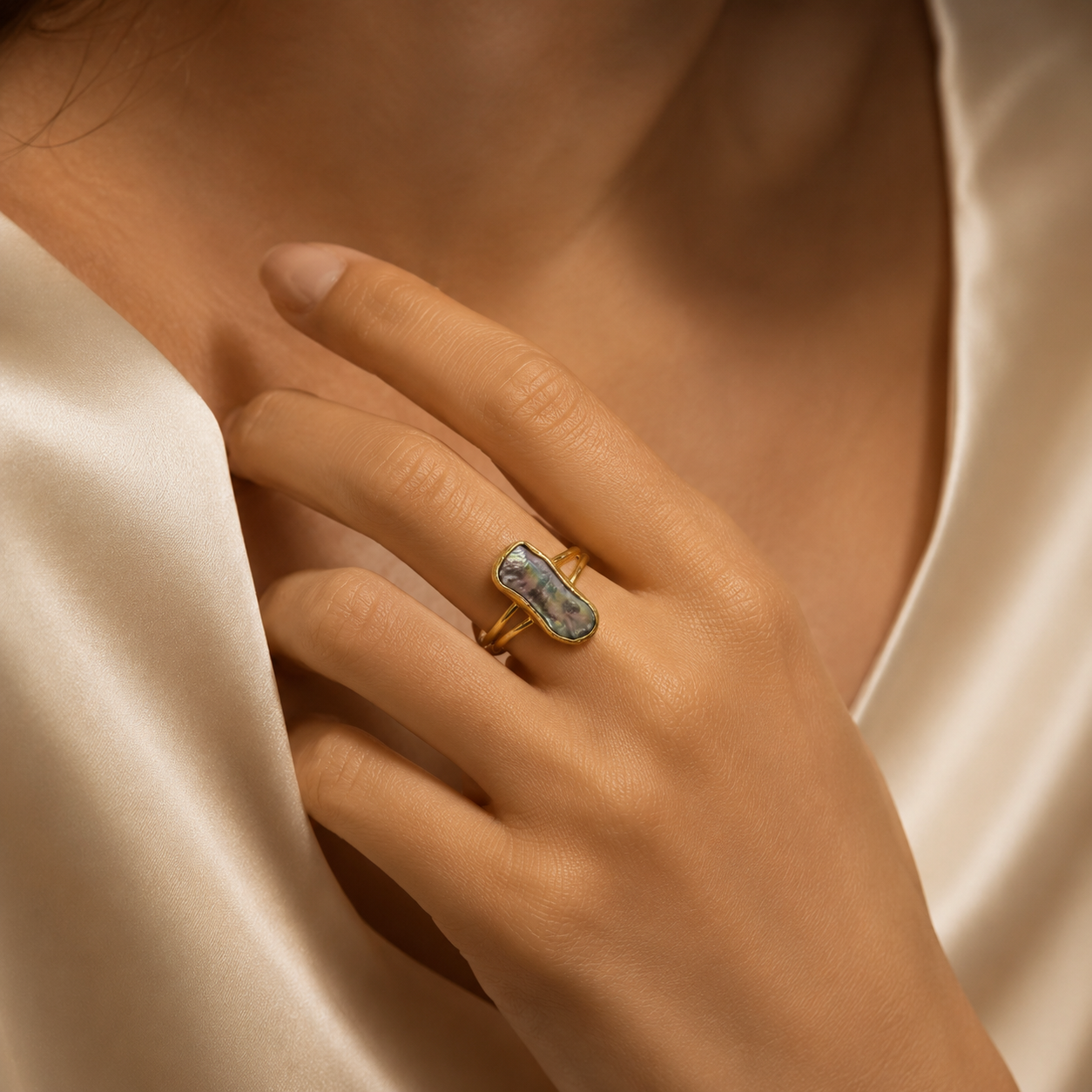 Black Pearl Minimal Ring in Gold(Freshwater Pearl)