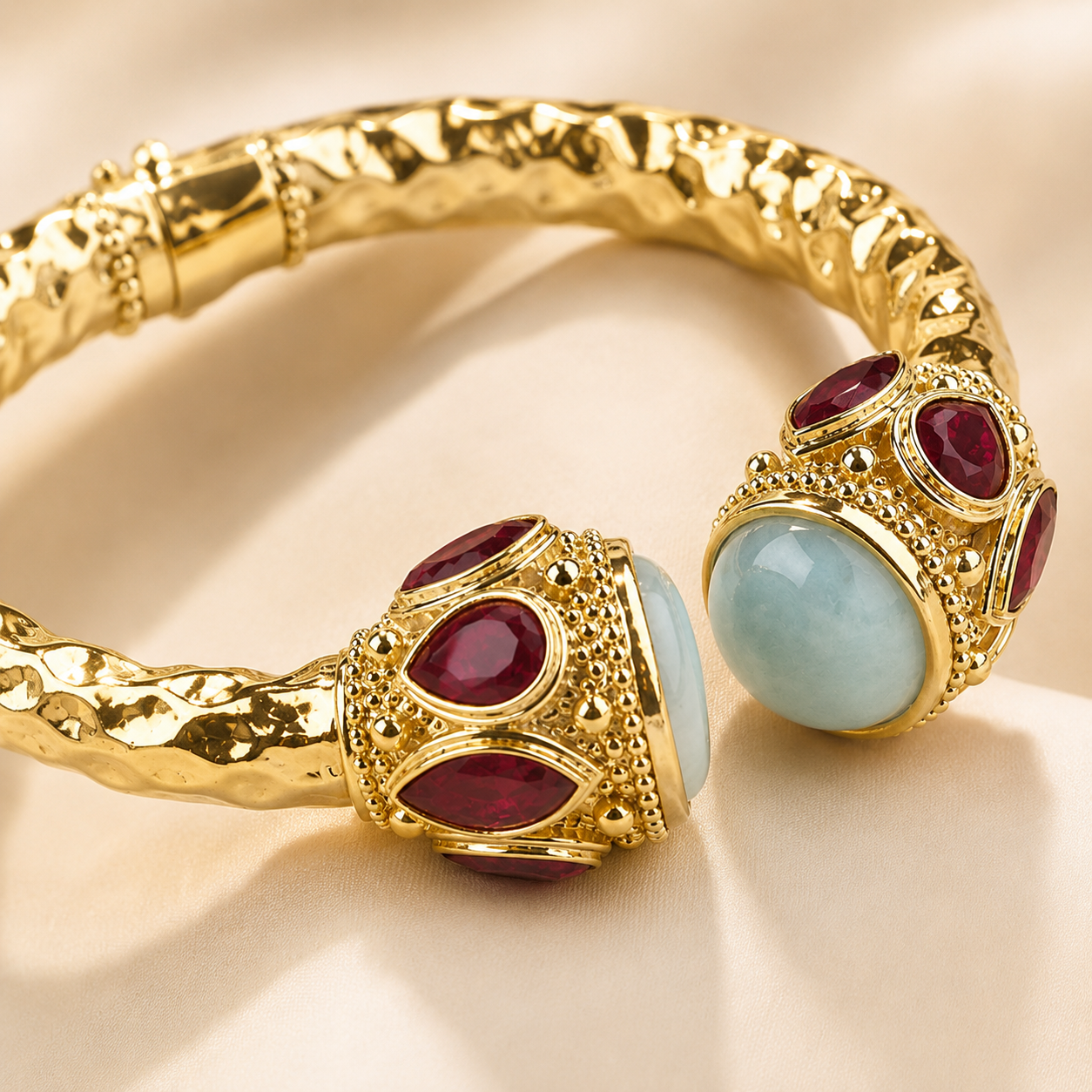 Réa Sculptural Aquamarine Gold Bangle