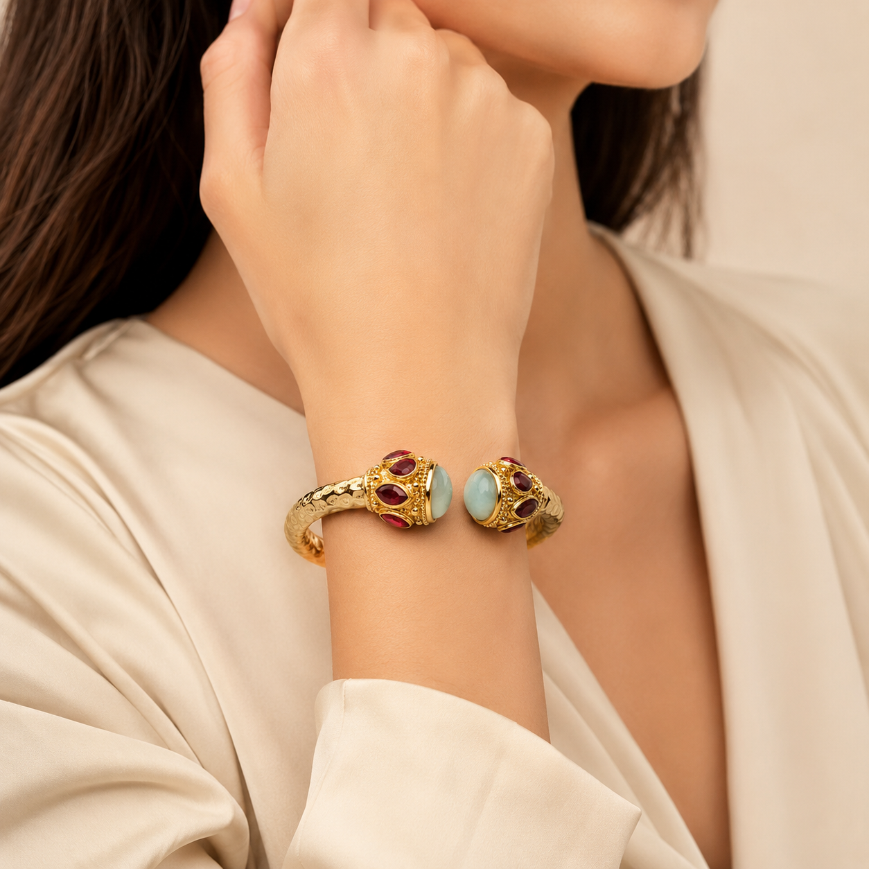 Réa Sculptural Aquamarine Gold Bangle
