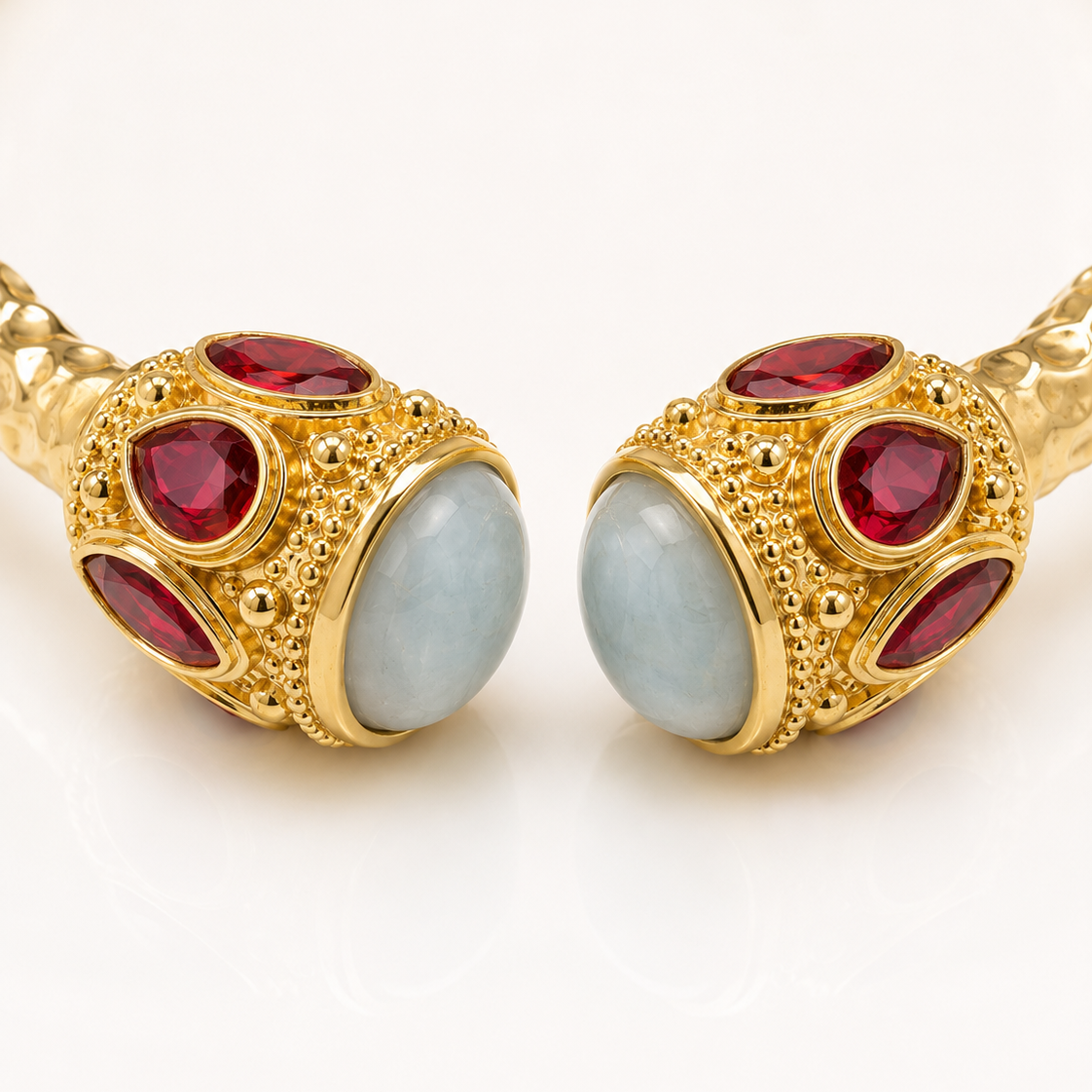Réa Sculptural Aquamarine Gold Bangle