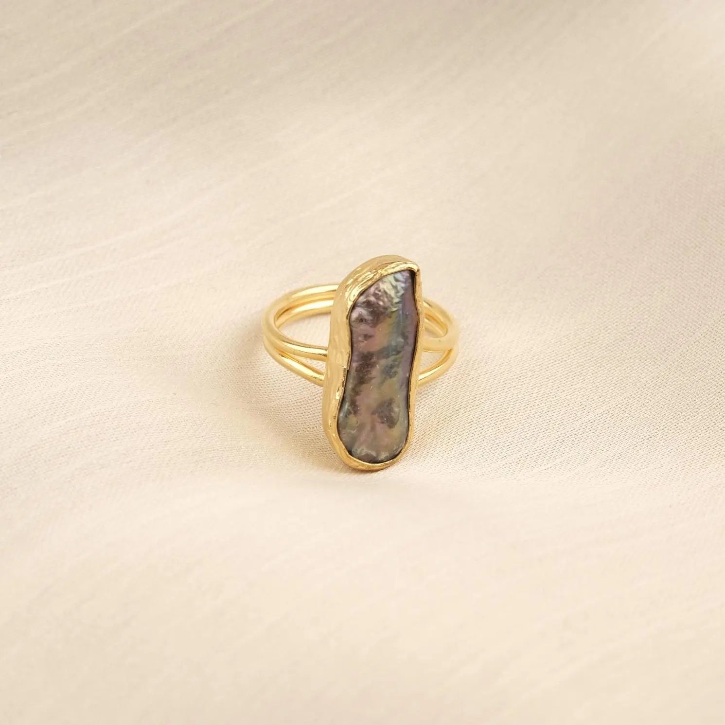 Black Pearl Minimal Ring in Gold(Freshwater Pearl)