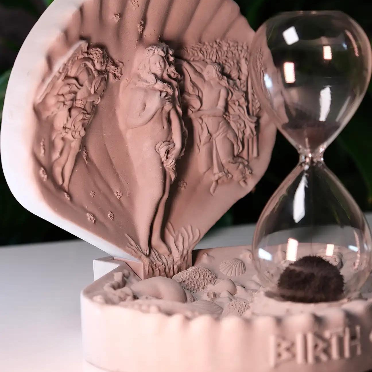 Birth of Venus Magnetic Hourglass — image 4