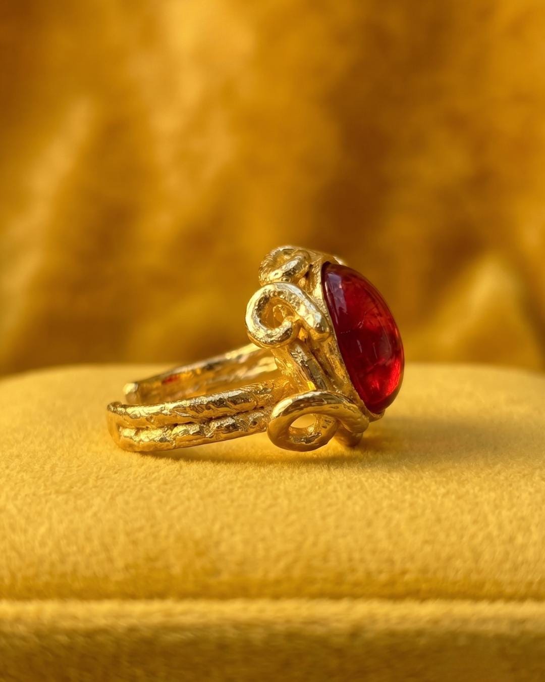 Red Stone Baroque Gold Ring — image 2