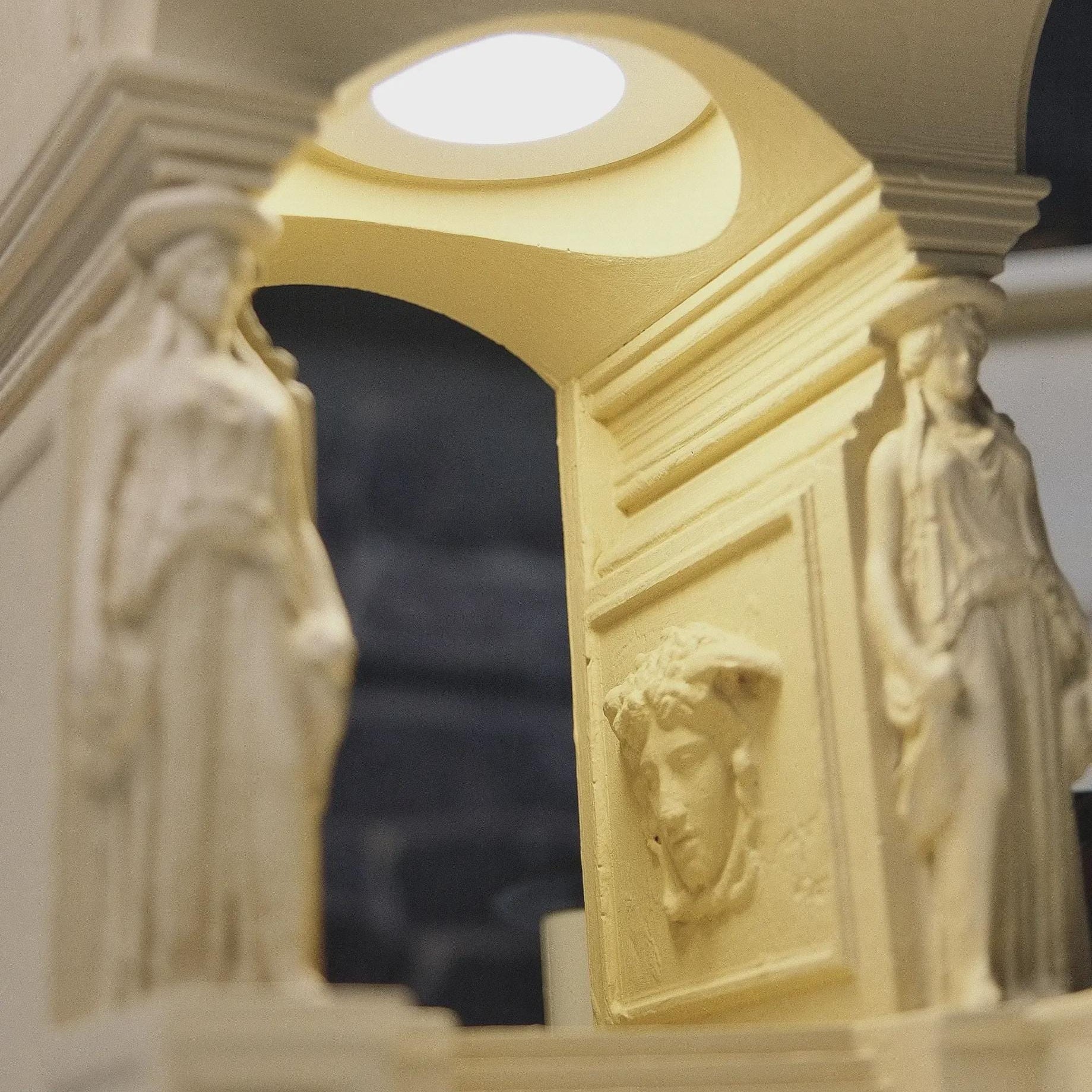Caryatid Column Concrete Table Lamp — image 3
