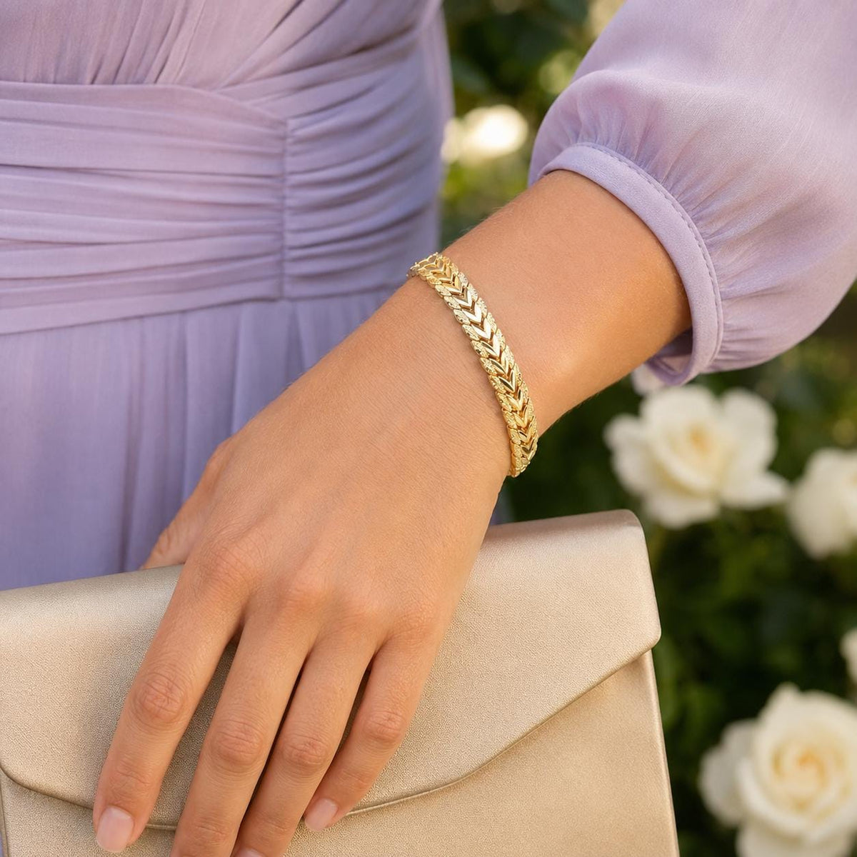 Arrow Gold Bangle – 8mm — image 1