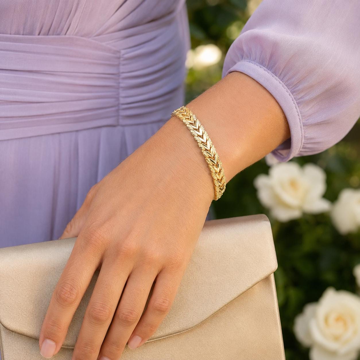 Arrow Gold Bangle – 8mm — image 1