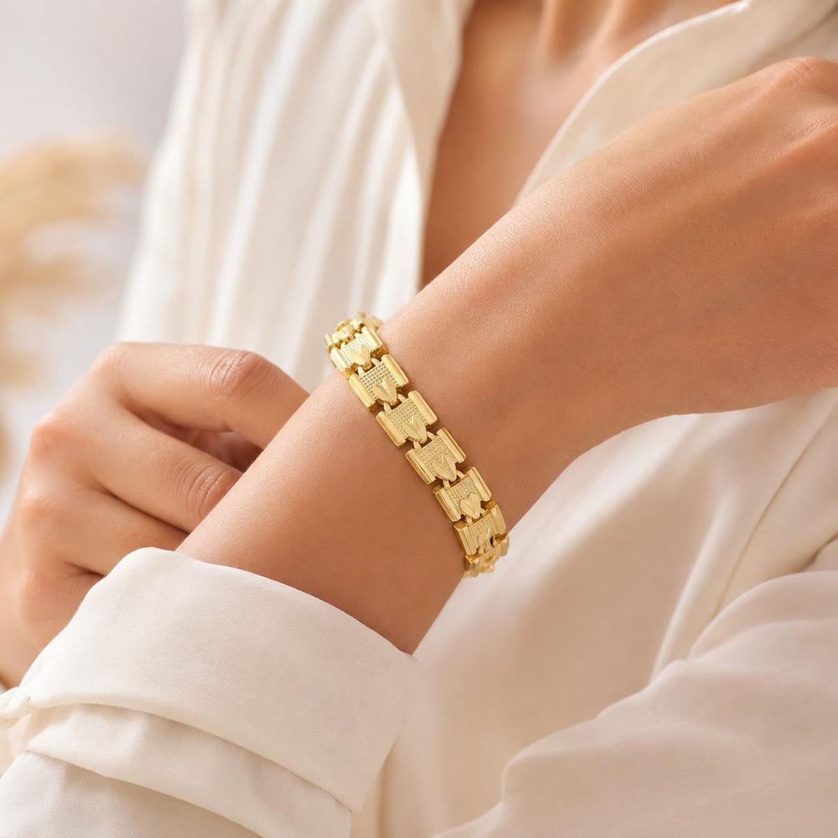Heart Link Gold Bracelet — image 7