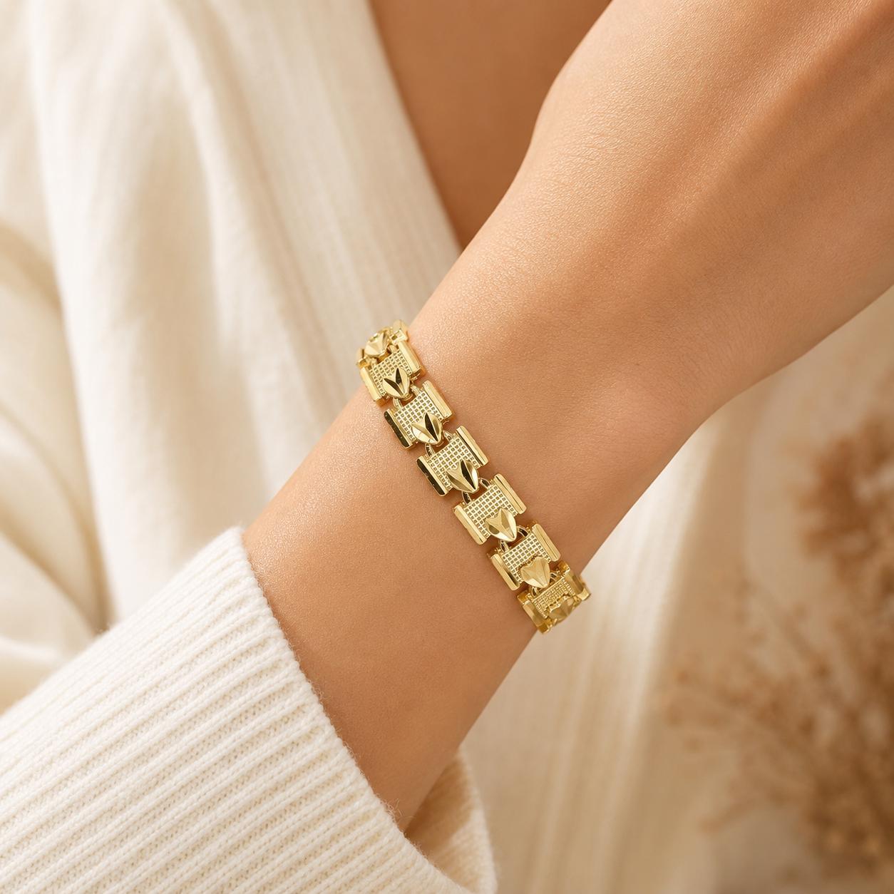 Heart Link Gold Bracelet — image 8