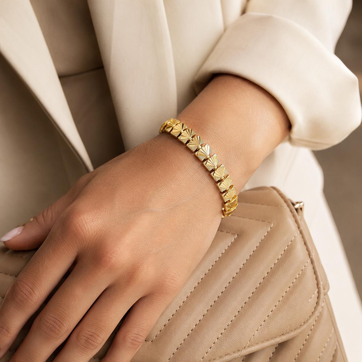 Seashell Gold Bangle — image 3