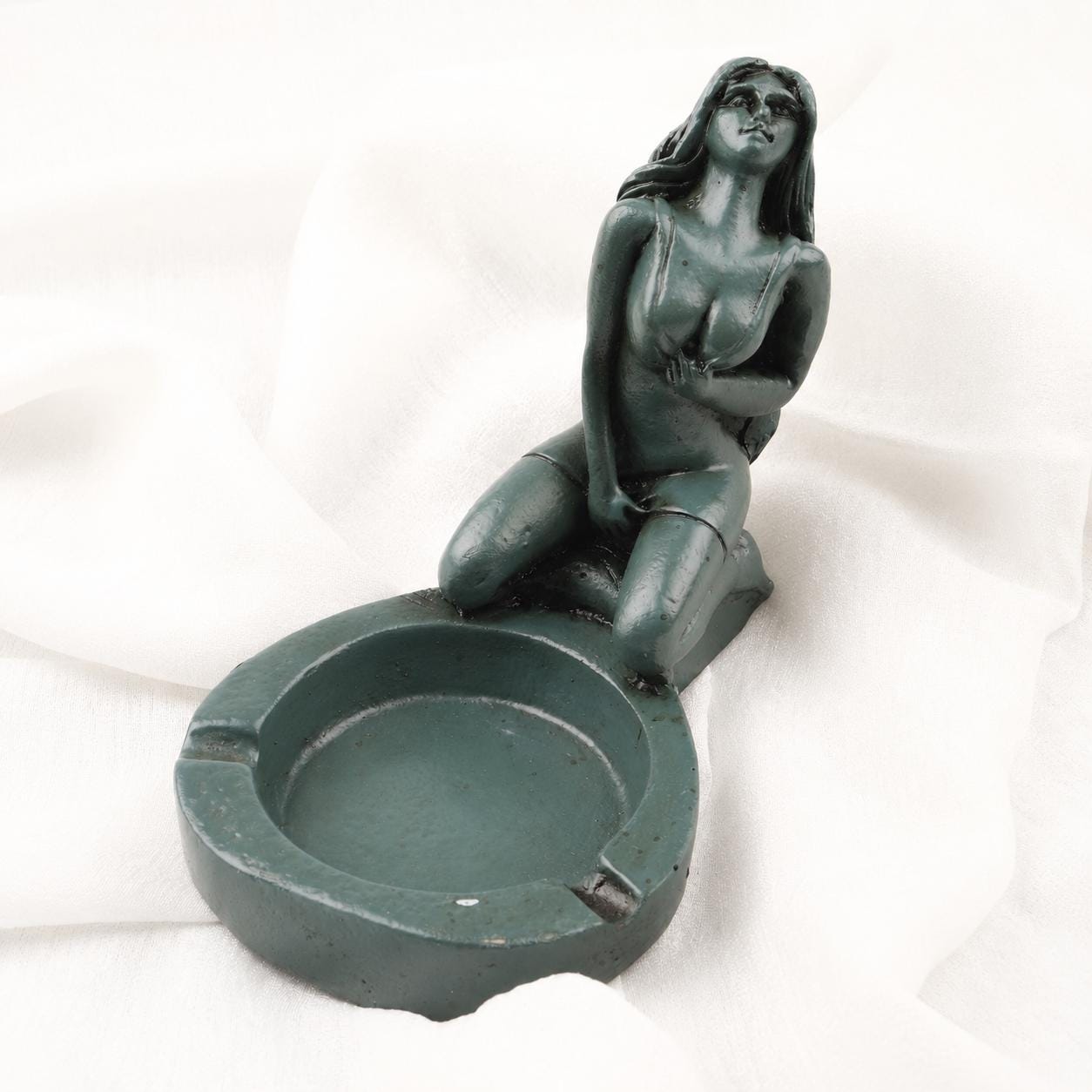 Sculptural Woman Figure Ashtray – Four Colors — image 6