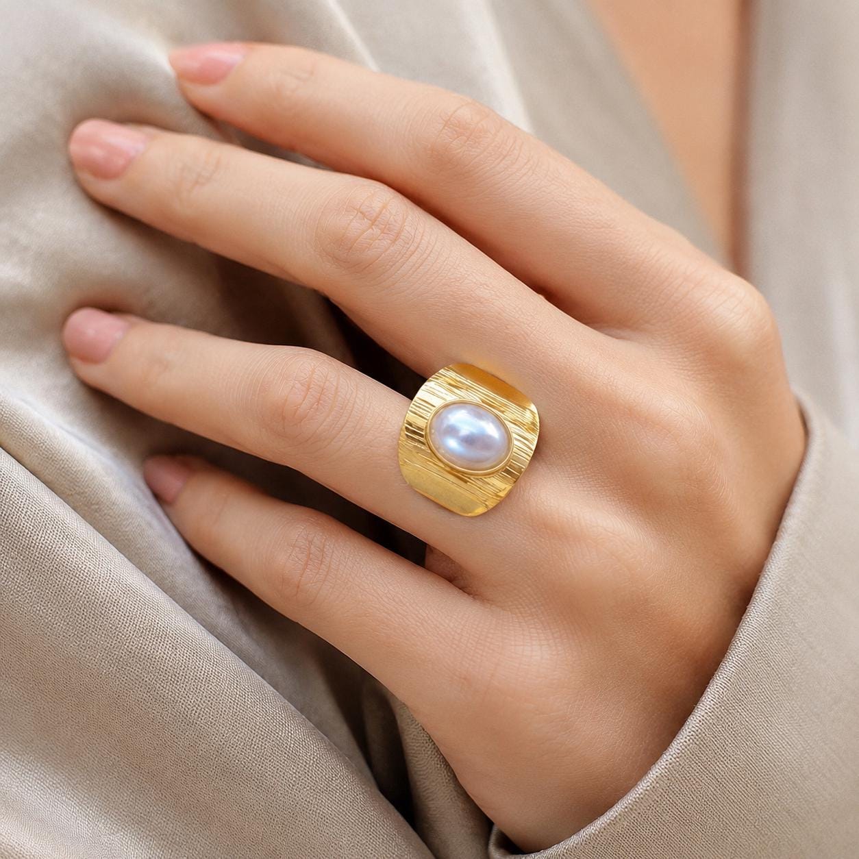 Double Pearl Gold Ring — image 9