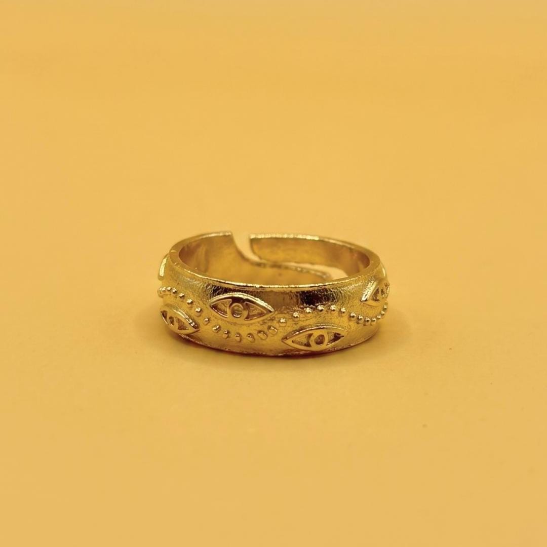 Engraved Evil Eye Gold Band Ring — image 3