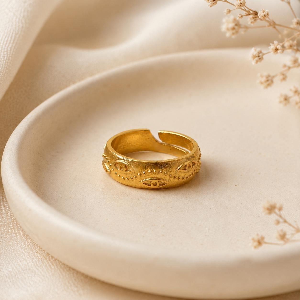 Engraved Evil Eye Gold Band Ring — image 10