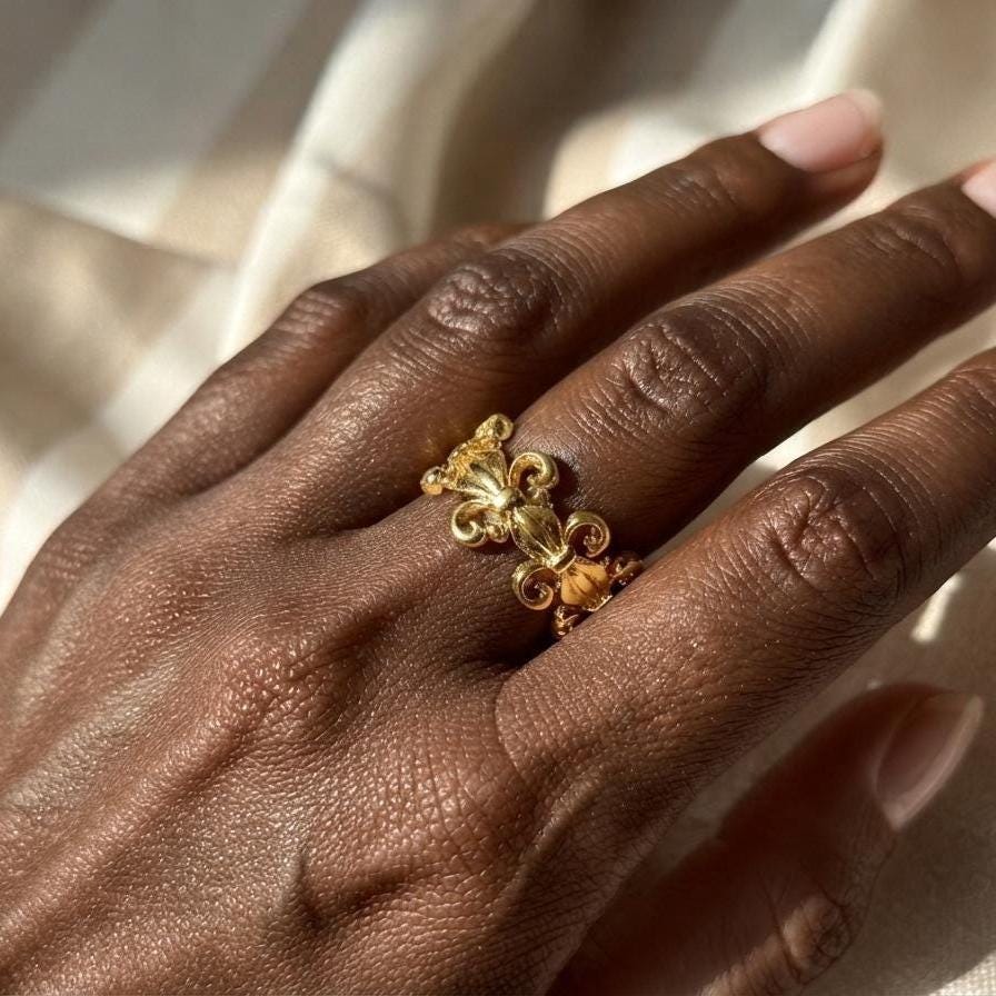 Floral Pattern Gold Ring — image 6