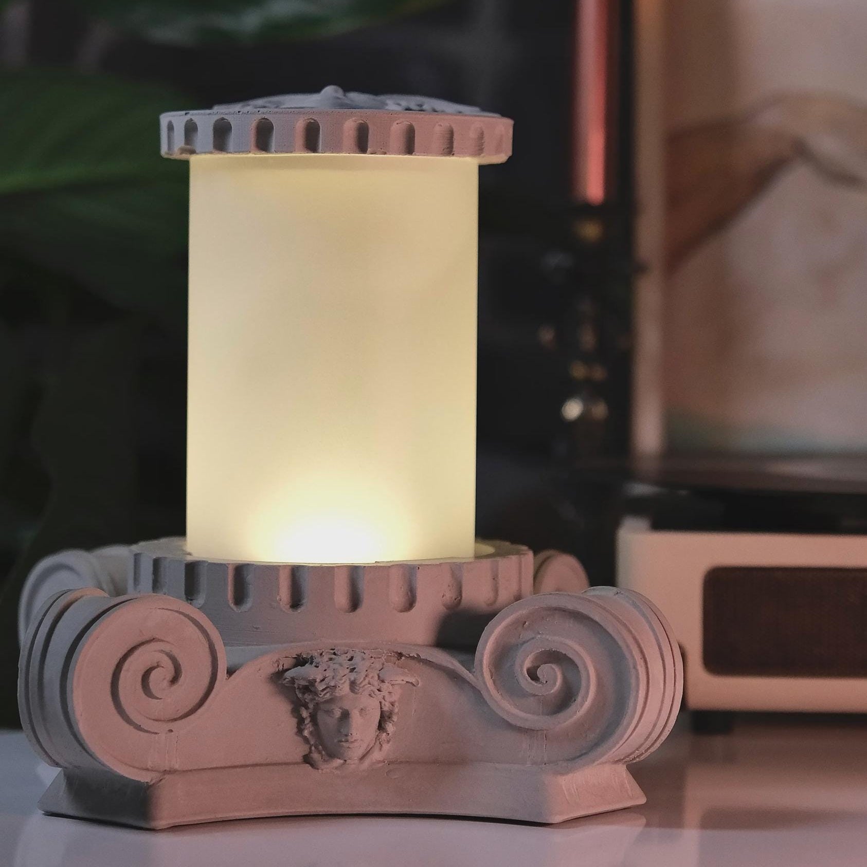 Medusa Ionic Column Table Lamp — image 3