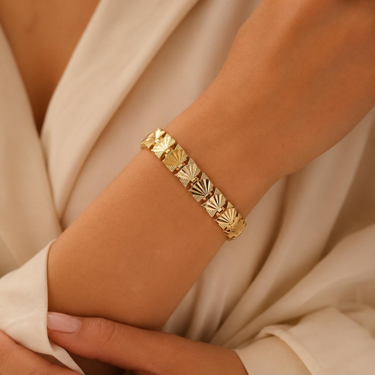 Seashell Gold Bangle — image 5