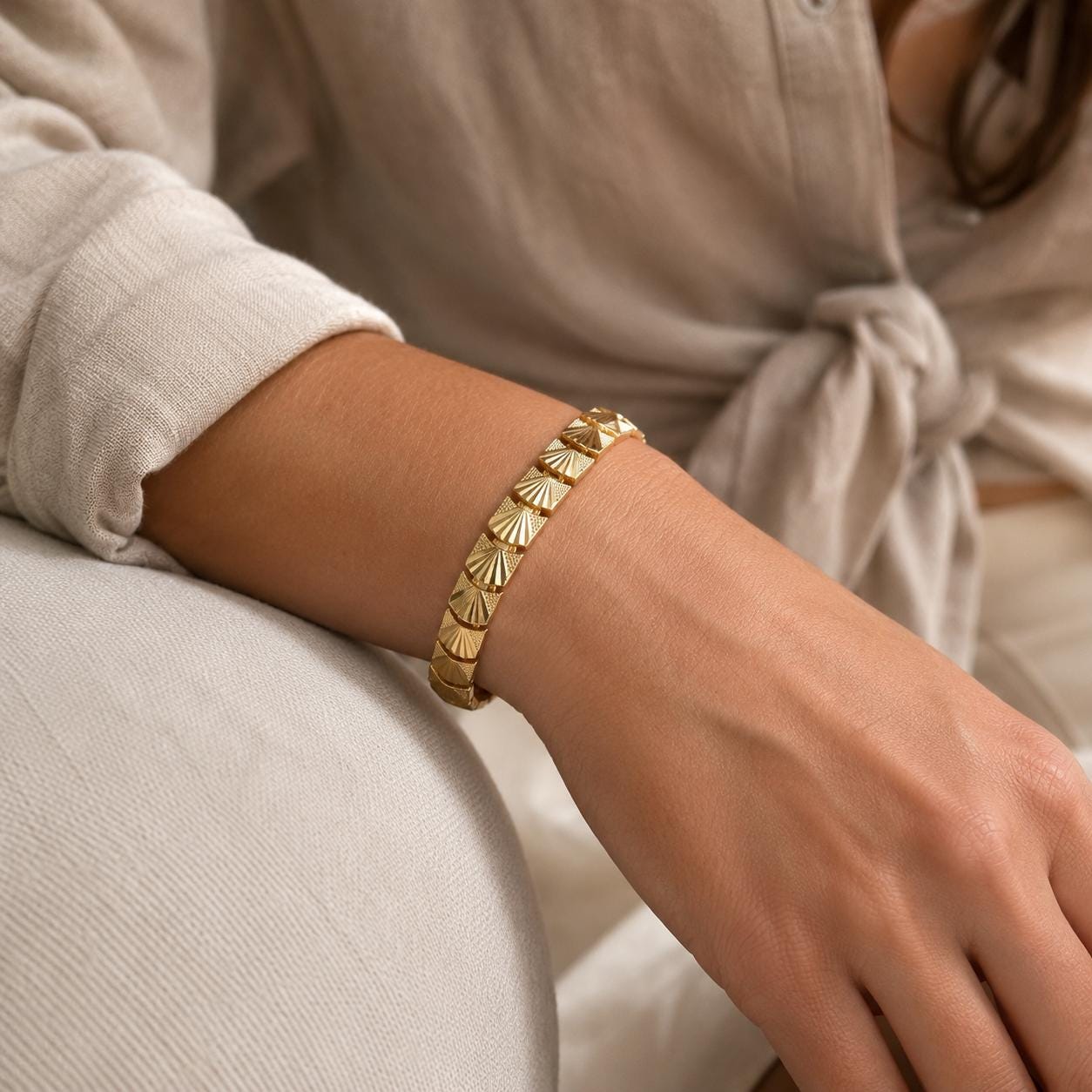 Seashell Gold Bangle — image 8