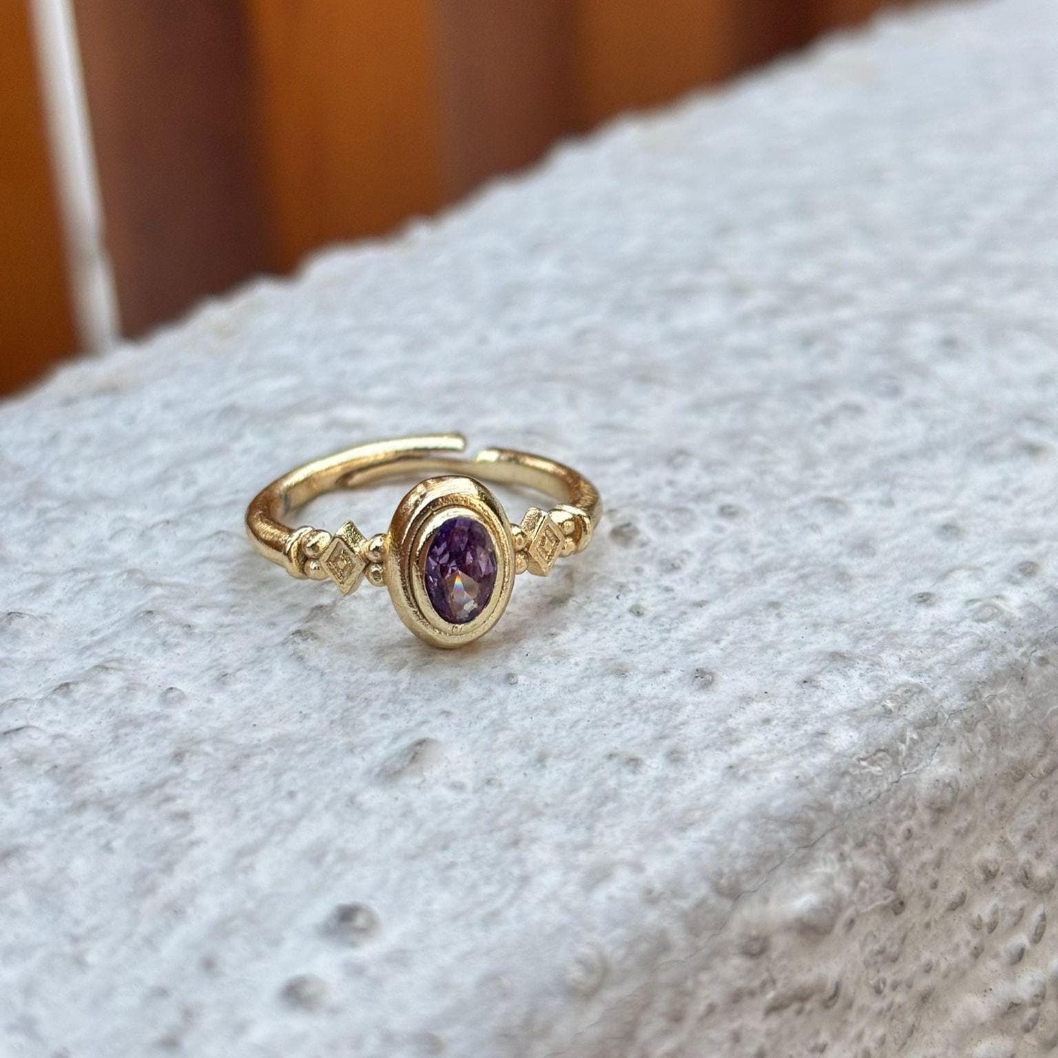 Purple Oval Stone Gold Ring — image 4