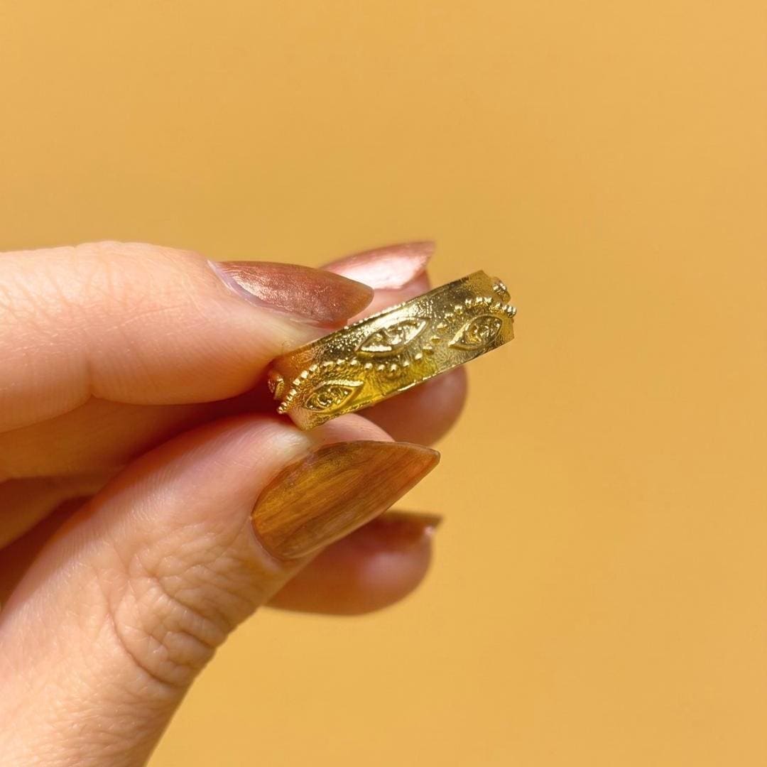 Engraved Evil Eye Gold Band Ring — image 6